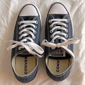 Converse tennis shoes blue W7